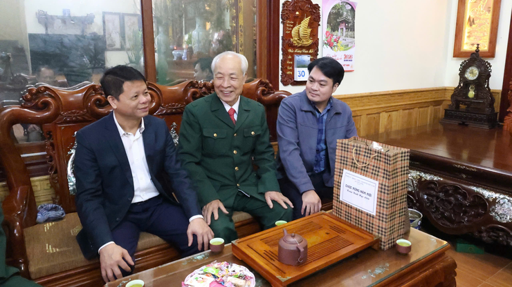 Xã Yên Lãng thăm, tặng quà người có công dịp Tết Nguyên đán 2026- Ảnh 3.