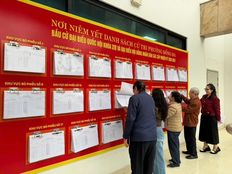 Niêm yết danh sách cử tri phục vụ cuộc bầu cử đại biểu Quốc hội và đại biểu HĐND các cấp nhiệm kỳ 2026 - 2030 trên địa bàn phường Đống Đa- Ảnh 2.