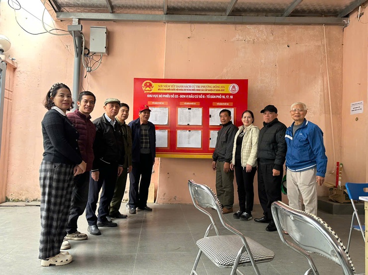 Niêm yết danh sách cử tri phục vụ cuộc bầu cử đại biểu Quốc hội và đại biểu HĐND các cấp nhiệm kỳ 2026 - 2030 trên địa bàn phường Đống Đa- Ảnh 10.