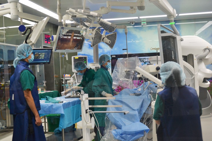 Nghị quyết số 92/2026/NQ-HĐND: “Đột phá” giải quyết bài toán thiếu hụt nhân lực y tế chuyên sâu củaThủ đô- Ảnh 1.