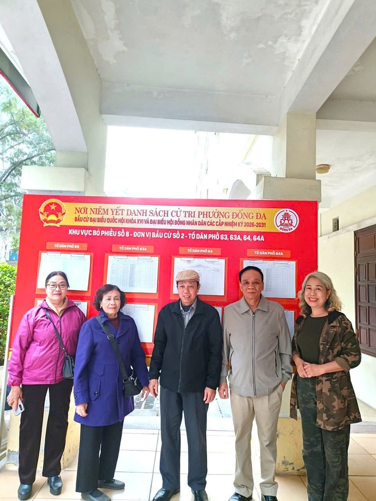 Niêm yết danh sách cử tri phục vụ cuộc bầu cử đại biểu Quốc hội và đại biểu HĐND các cấp nhiệm kỳ 2026 - 2030 trên địa bàn phường Đống Đa- Ảnh 7.