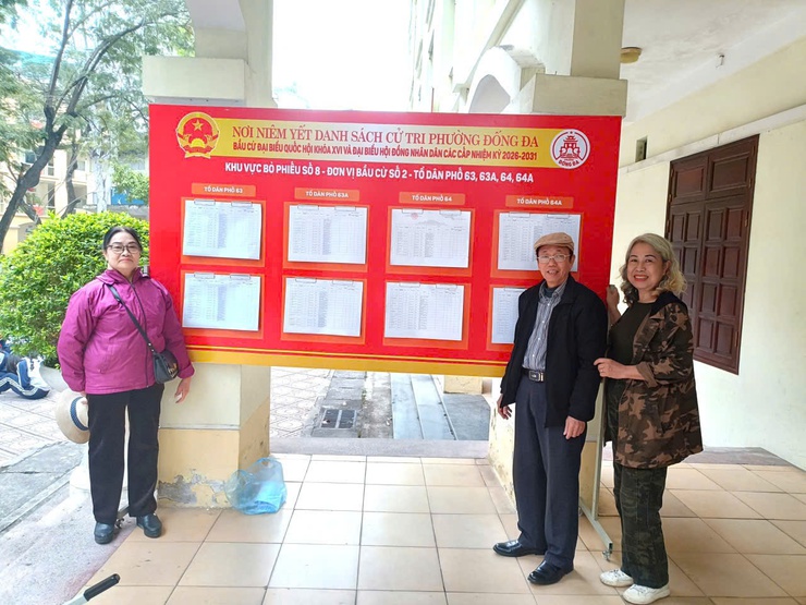 Niêm yết danh sách cử tri phục vụ cuộc bầu cử đại biểu Quốc hội và đại biểu HĐND các cấp nhiệm kỳ 2026 - 2030 trên địa bàn phường Đống Đa- Ảnh 6.