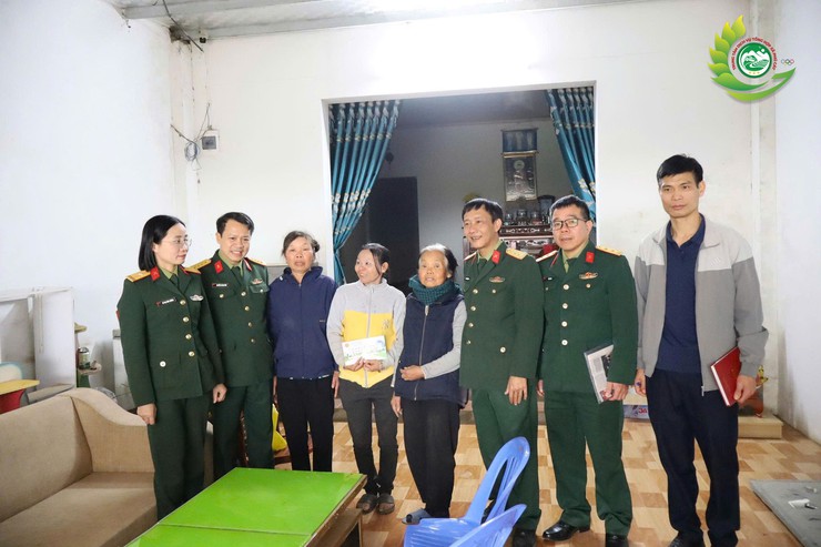 Ban Chỉ huy Quân sự xã Phú Cát phối hợp Kho K680 trao 6 suất quà Tết cho các gia đình chính sách- Ảnh 5.