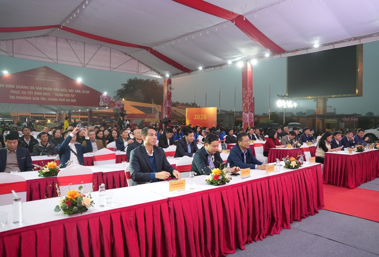 PHƯỜNG SƠN TÂY: KHAI MẠC KHÔNG GIAN QUẢNG BÁ SẢN PHẨM TIÊU BIỂU, ĐẶC SẢN, OCOP PHỤC VỤ TẾT BÍNH NGỌ "XUÂN HỘI TỤ"- Ảnh 3.