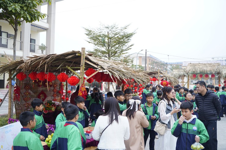 Trường Trung học cơ sở Phú Yên tổ chức chương trình "Xuân yêu thương – Tết sum vầy" năm 2026- Ảnh 4.