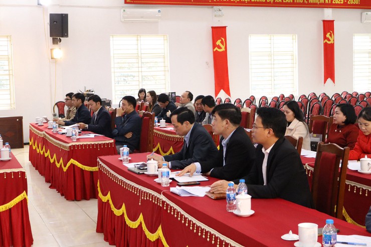 HỘI NGHỊ XÂY DỰNG ĐỀ ÁN CHUYỂN ĐỔI SỐ – HƯỚNG TỚI XÃ SỐ THÔNG MINH- Ảnh 3.