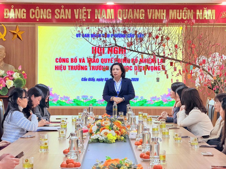 HỘI NGHỊ CÔNG BỐ VÀ TRAO QUYẾT ĐỊNH BỔ NHIỆM LẠI HIỆU TRƯỞNG – DẤU MỐC TIẾP NỐI HÀNH TRÌNH PHÁT TRIỂN TRƯỜNG TIỂU HỌC DỊCH VỌNG B- Ảnh 3.