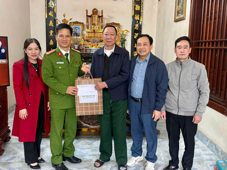 Xã Yên Lãng thăm, tặng quà người có công dịp Tết Nguyên đán 2026- Ảnh 7.