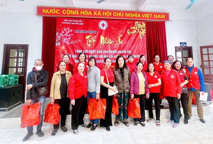 Hội Chữ thập đỏ phường Thanh Liệt trao tặng 200 suất quà “Tết Nhân ái” cho người dân có hoàn cảnh khó khăn- Ảnh 4.