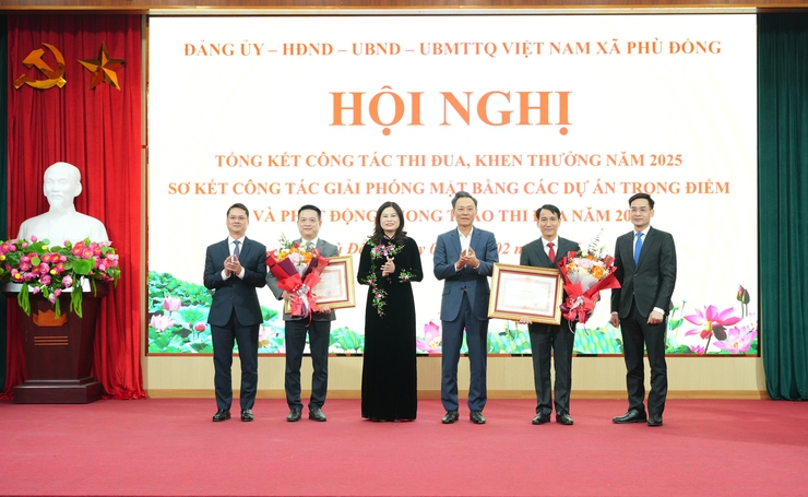 Đảng uỷ- HĐND- UBND- Uỷ ban MTTQ Việt Nam xã Phù Đổng tổ chức Hội nghị tổng kết công tác thi đua, khen thưởng năm 2025- Ảnh 2.