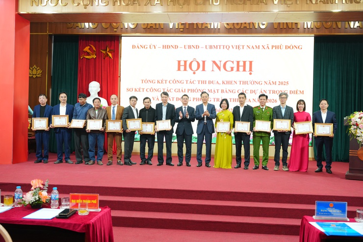 Đảng uỷ- HĐND- UBND- Uỷ ban MTTQ Việt Nam xã Phù Đổng tổ chức Hội nghị tổng kết công tác thi đua, khen thưởng năm 2025- Ảnh 5.