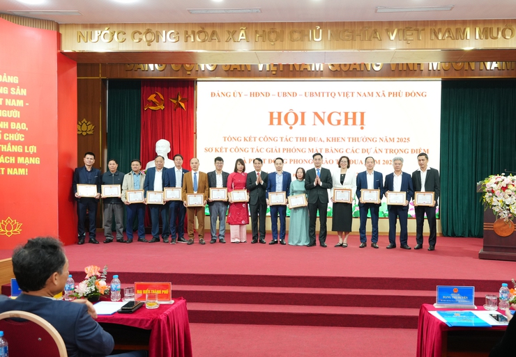 Đảng uỷ- HĐND- UBND- Uỷ ban MTTQ Việt Nam xã Phù Đổng tổ chức Hội nghị tổng kết công tác thi đua, khen thưởng năm 2025- Ảnh 6.