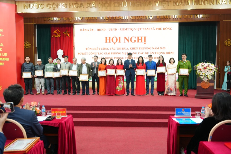 Đảng uỷ- HĐND- UBND- Uỷ ban MTTQ Việt Nam xã Phù Đổng tổ chức Hội nghị tổng kết công tác thi đua, khen thưởng năm 2025- Ảnh 7.