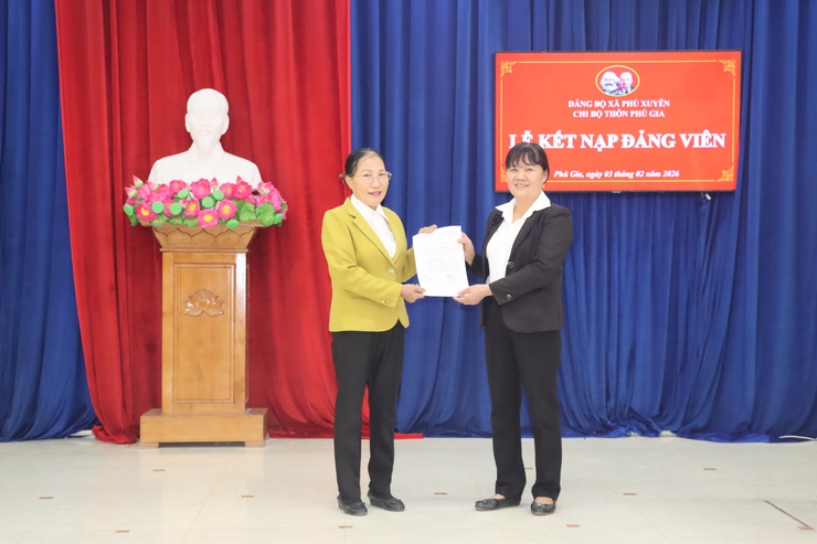 Chi bộ thôn Phú Gia tổ chức sinh hoạt chính trị- Ảnh 5.