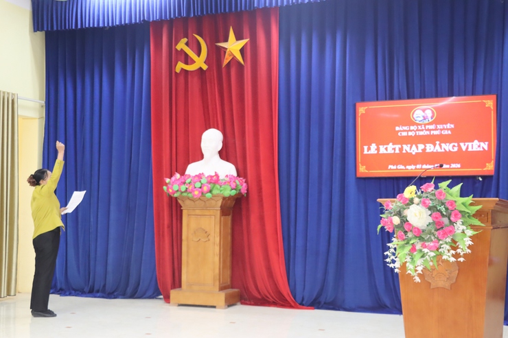 Chi bộ thôn Phú Gia tổ chức sinh hoạt chính trị- Ảnh 6.