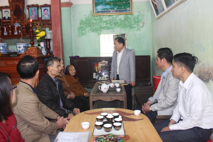 ĐỒNG CHÍ CHỦ TỊCH UỶ BAN NHÂN DÂN XÃ PHÚ XUYÊN THĂM, TẶNG QUÀ CÁC GIA ĐÌNH, NGƯỜI CÓ CÔNG, NGƯỜI CAO TUỔI NHÂN DỊP TẾT NGUYÊN ĐÁN BÍNH NGỌ 2026- Ảnh 1.