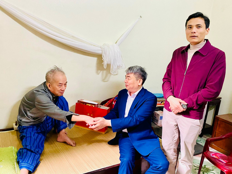 Các đồng chí Lãnh đạo xã Ô Diên thăm và tặng quà các gia đình chính sách tại Liên Hà, Tân Lập nhân dịp Tết Nguyên đán Bính Ngọ 2026- Ảnh 3.