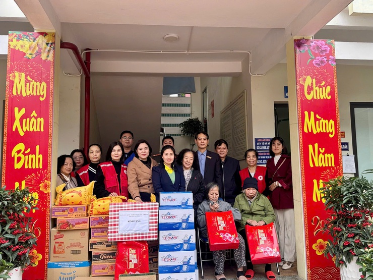 Phường Ba Đình thăm, tặng quà các Trung tâm Bảo trợ xã hội nhân dịp Tết Nguyên đán Bính Ngọ 2026- Ảnh 5.