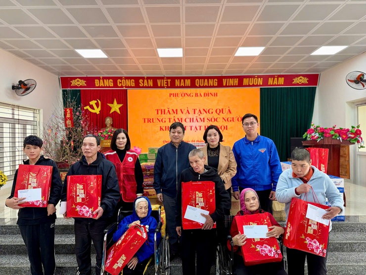 Phường Ba Đình thăm, tặng quà các Trung tâm Bảo trợ xã hội nhân dịp Tết Nguyên đán Bính Ngọ 2026- Ảnh 9.