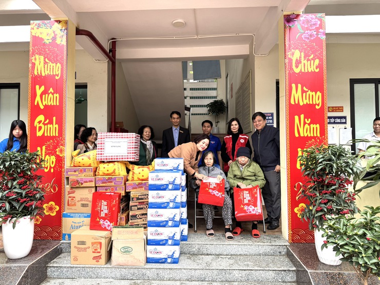 Phường Ba Đình thăm, tặng quà các Trung tâm Bảo trợ xã hội nhân dịp Tết Nguyên đán Bính Ngọ 2026- Ảnh 2.