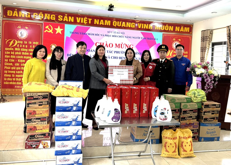 Phường Ba Đình thăm, tặng quà các Trung tâm Bảo trợ xã hội nhân dịp Tết Nguyên đán Bính Ngọ 2026- Ảnh 12.