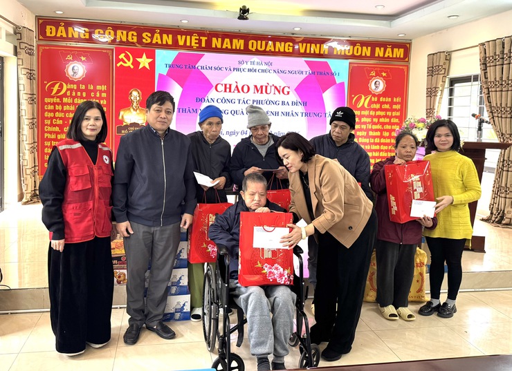 Phường Ba Đình thăm, tặng quà các Trung tâm Bảo trợ xã hội nhân dịp Tết Nguyên đán Bính Ngọ 2026- Ảnh 11.