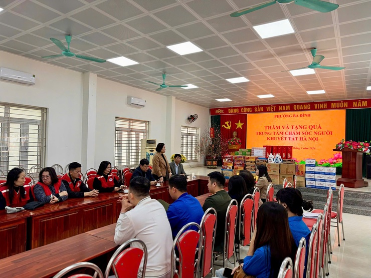 Phường Ba Đình thăm, tặng quà các Trung tâm Bảo trợ xã hội nhân dịp Tết Nguyên đán Bính Ngọ 2026- Ảnh 4.