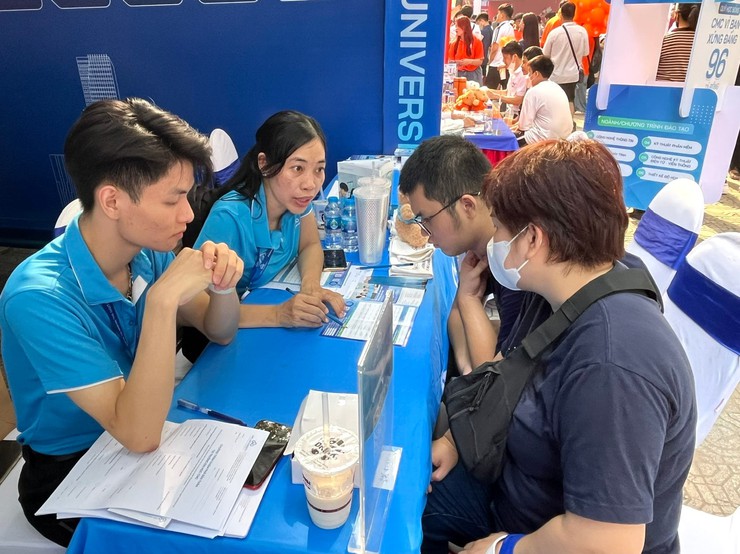 Tổ hợp C00 thu hẹp, thí sinh còn những lựa chọn nào tại Hà Nội?- Ảnh 1.