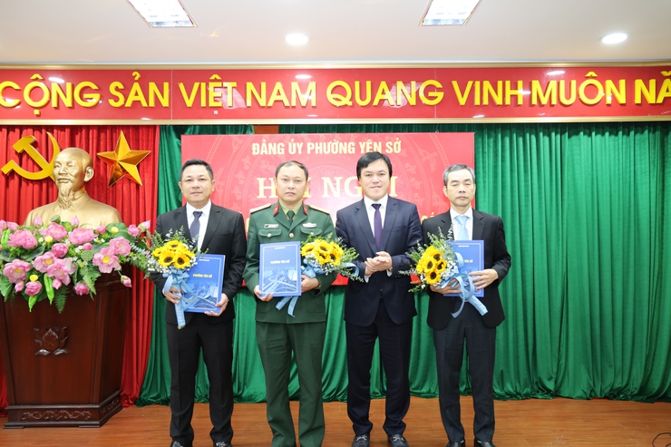 Phường Yên Sở tổ chức hội nghị công bố các Quyết định về công tác cán bộ- Ảnh 2.