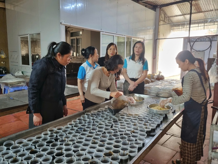 HỘI LHPN XÃ SÓC SƠN ĐỒNG HÀNH CÙNG PHỤ NỮ KHỞI NGHIỆP - CƠ SỞ SẢN XUẤT BÁNH TRUYỀN THỐNG TẠI THÔN DƯỢC THƯỢNG- Ảnh 2.