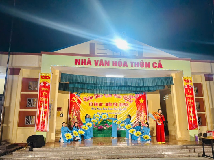 ĐÊM GIAO LƯU VĂN NGHỆ "TẾT ẤM ÁP – XUÂN YÊU THƯƠNG"- Ảnh 2.