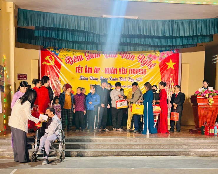 ĐÊM GIAO LƯU VĂN NGHỆ "TẾT ẤM ÁP – XUÂN YÊU THƯƠNG"- Ảnh 7.