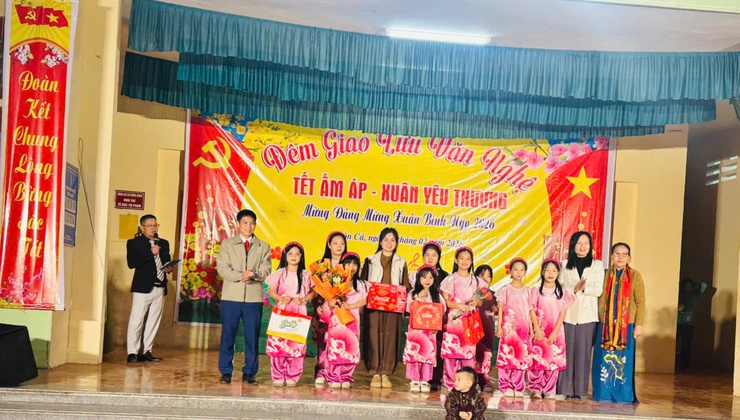 ĐÊM GIAO LƯU VĂN NGHỆ "TẾT ẤM ÁP – XUÂN YÊU THƯƠNG"- Ảnh 6.