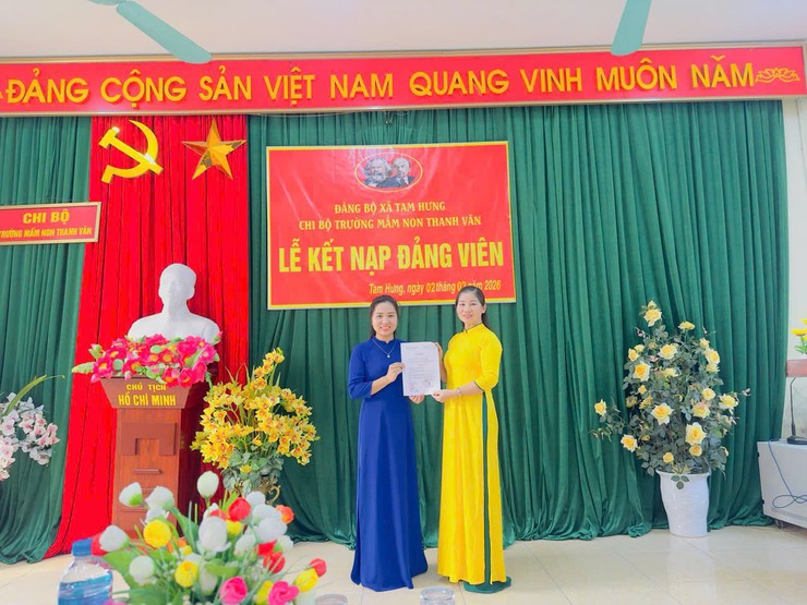 Chi bộ Trường Mầm non Thanh Văn tổ chức kết nạp Đảng viên mới- Ảnh 3.