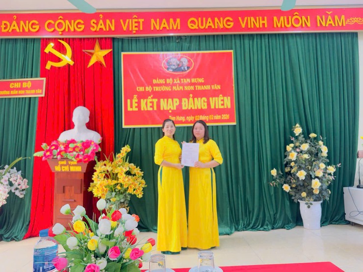 Chi bộ Trường Mầm non Thanh Văn tổ chức kết nạp Đảng viên mới- Ảnh 4.