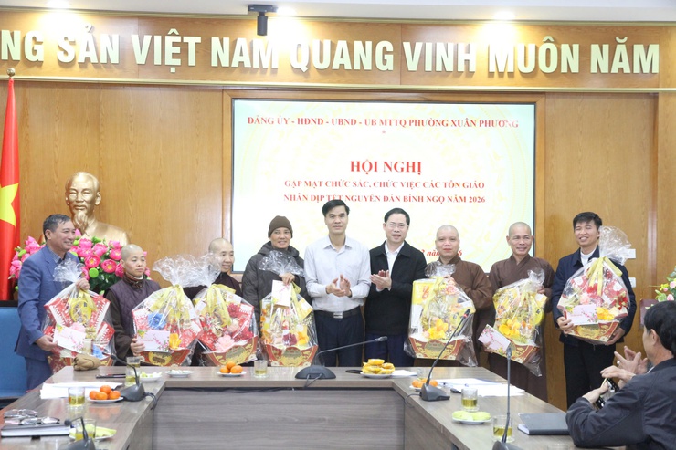 Phường Xuân Phương gặp mặt chức sắc, chức việc các tôn giáo nhân dịp Tết Nguyên đán Bính Ngọ năm 2026- Ảnh 3.