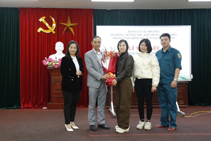 Trung tâm Chính trị Hà Đông tổng kết lớp bồi dưỡng nhận thức về Đảng khóa II năm 2026- Ảnh 3.