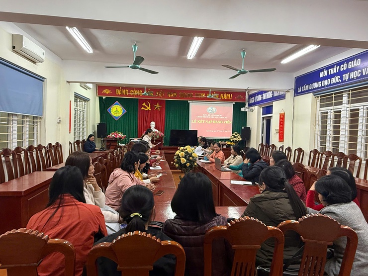 Tạo động lực mới từ công tác phát triển Đảng tại Trường Tiểu học Tam Hưng- Ảnh 3.