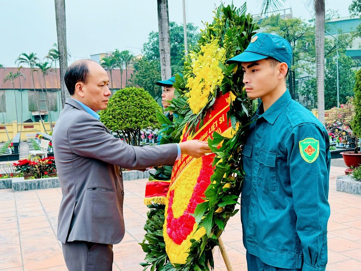XÃ NAM PHÙ TRI ÂN CÁC ANH HÙNG LIỆT SĨ: KHẮC GHI CÔNG LAO - VIẾT TIẾP BẢN HÙNG CA ĐỔI MỚI- Ảnh 2.
