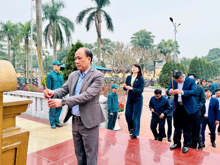 XÃ NAM PHÙ TRI ÂN CÁC ANH HÙNG LIỆT SĨ: KHẮC GHI CÔNG LAO - VIẾT TIẾP BẢN HÙNG CA ĐỔI MỚI- Ảnh 3.