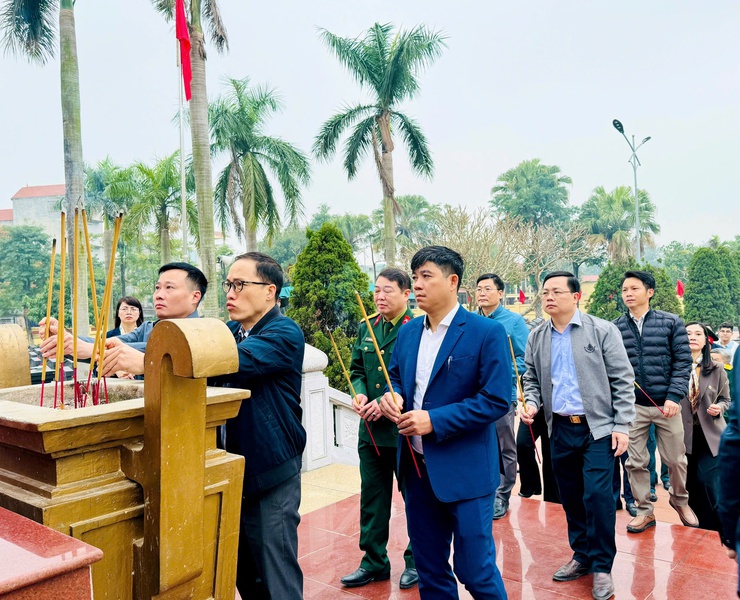 XÃ NAM PHÙ TRI ÂN CÁC ANH HÙNG LIỆT SĨ: KHẮC GHI CÔNG LAO - VIẾT TIẾP BẢN HÙNG CA ĐỔI MỚI- Ảnh 4.