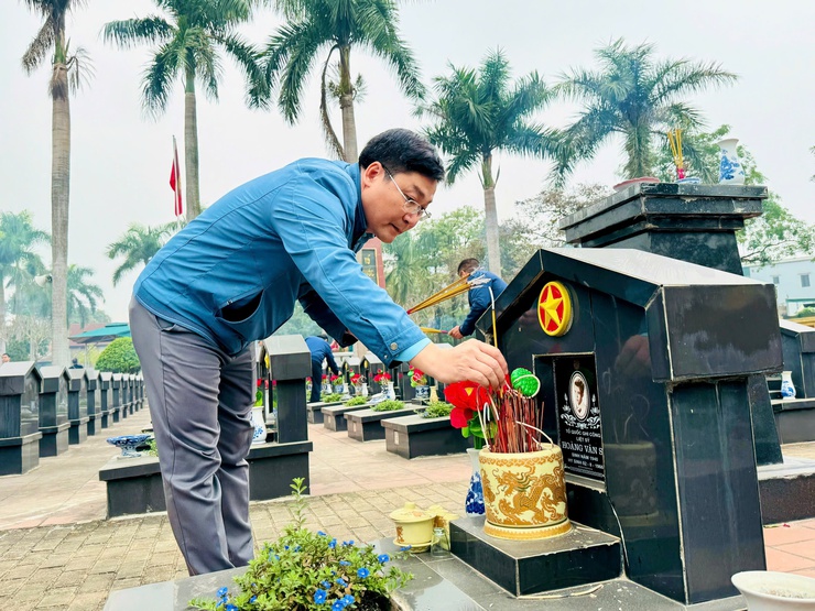 XÃ NAM PHÙ TRI ÂN CÁC ANH HÙNG LIỆT SĨ: KHẮC GHI CÔNG LAO - VIẾT TIẾP BẢN HÙNG CA ĐỔI MỚI- Ảnh 11.