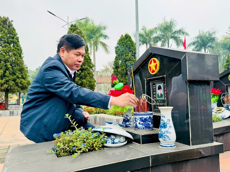 XÃ NAM PHÙ TRI ÂN CÁC ANH HÙNG LIỆT SĨ: KHẮC GHI CÔNG LAO - VIẾT TIẾP BẢN HÙNG CA ĐỔI MỚI- Ảnh 9.