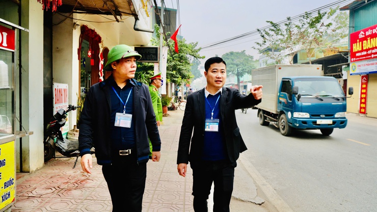 Tam Hưng ra quân tổng kiểm tra, xử lý vi phạm trật tự đô thị, an toàn giao thông- Ảnh 2.