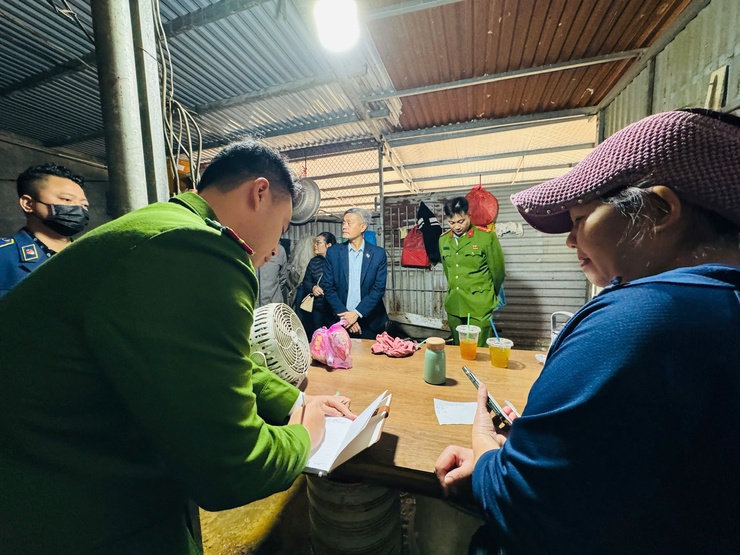 Nam Phù kiểm tra đột xuất cơ sở thực phẩm dịp cận Tết, xử lý nghiêm vi phạm pháp luật về An toàn thực phẩm- Ảnh 2.