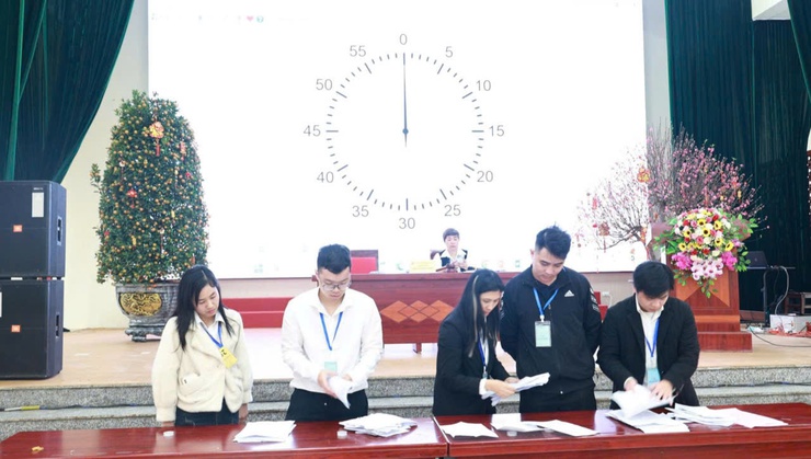 UBND xã Ứng Thiên tổ chức đấu giá quyền sử dụng đất nông nghiệp công ích- Ảnh 4.