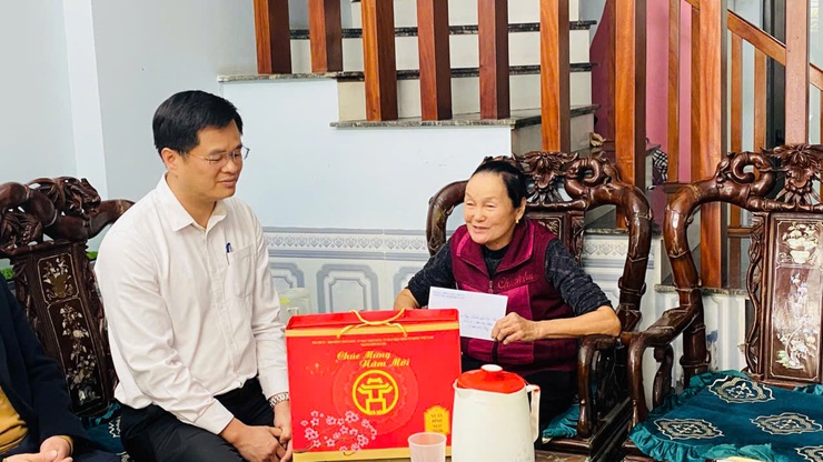 Lãnh đạo xã Hát Môn thăm tặng quà gia đình người có công, Thân nhân liệt sĩ, NCT có tuổi tròn 100 tuổi nhân dịp Tết Nguyên đán Bính Ngọ 2026- Ảnh 13.