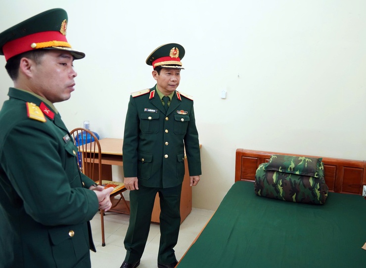 Thiếu tướng Nguyễn Đình Lưu, Phó Tư lệnh Bộ Tư lệnh Thủ đô Hà Nội thăm và làm việc với Ban Chỉ huy Quân sự phường Chương Mỹ- Ảnh 4.