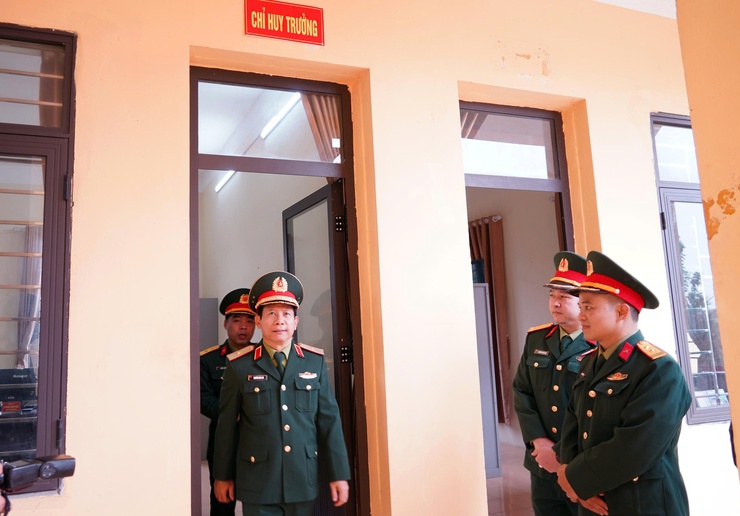 Thiếu tướng Nguyễn Đình Lưu, Phó Tư lệnh Bộ Tư lệnh Thủ đô Hà Nội thăm và làm việc với Ban Chỉ huy Quân sự phường Chương Mỹ- Ảnh 6.