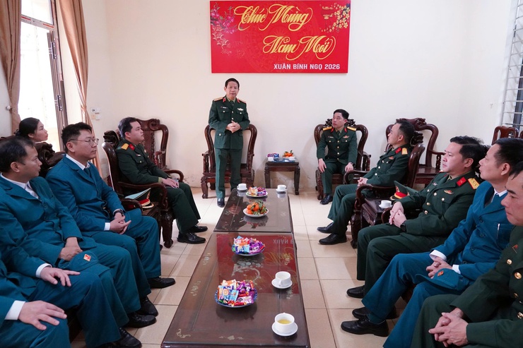 Thiếu tướng Nguyễn Đình Lưu, Phó Tư lệnh Bộ Tư lệnh Thủ đô Hà Nội thăm và làm việc với Ban Chỉ huy Quân sự phường Chương Mỹ- Ảnh 7.